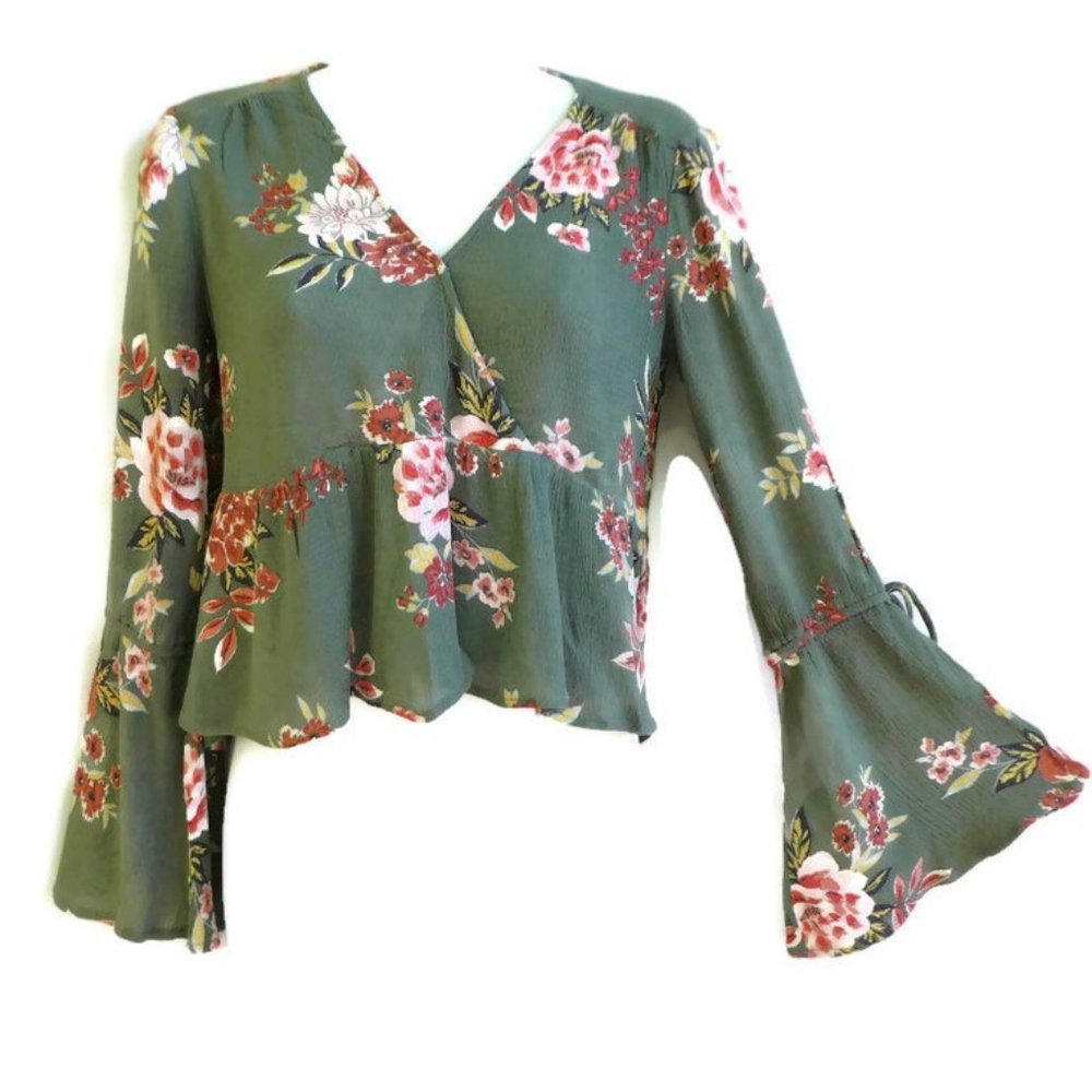 Ivy + Main Boho Babydoll Top V Neck Peplum Flounce Sleeves Wrap Green Floral XS